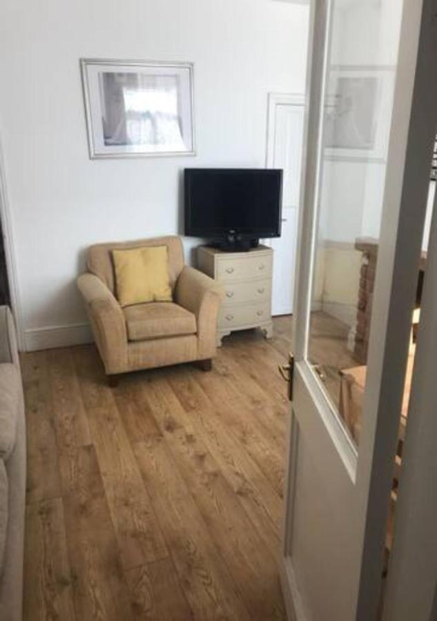 4 Bedroom House For Corporate Stays In Kettering Zewnętrze zdjęcie