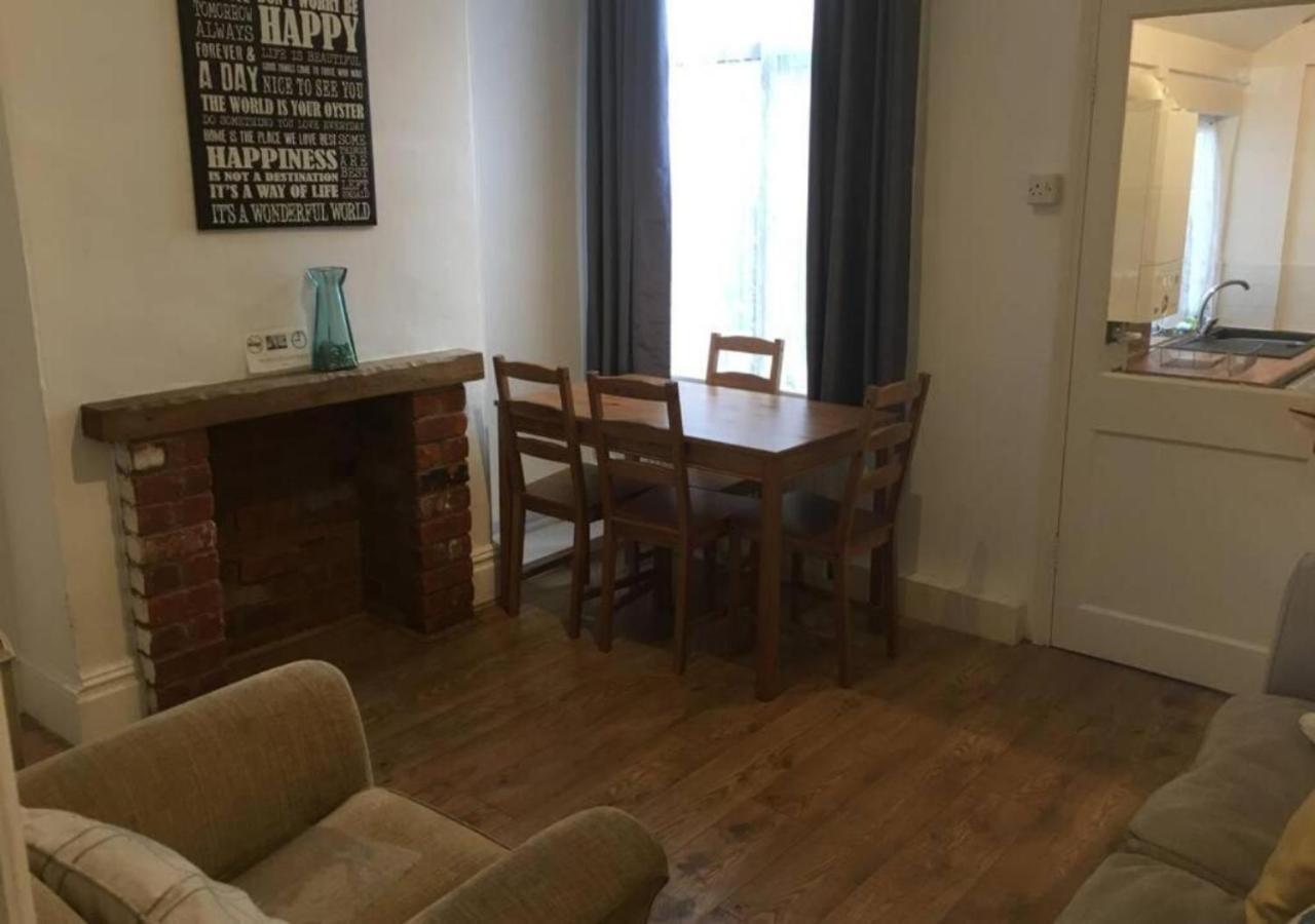 4 Bedroom House For Corporate Stays In Kettering Zewnętrze zdjęcie